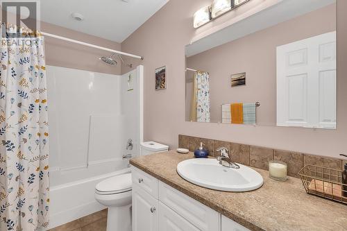 203 Biggar Road, Kelowna, BC - Indoor Photo Showing Bathroom