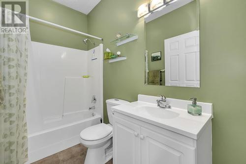 203 Biggar Road, Kelowna, BC - Indoor Photo Showing Bathroom