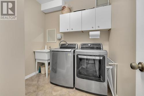 203 Biggar Road, Kelowna, BC - Indoor Photo Showing Laundry Room