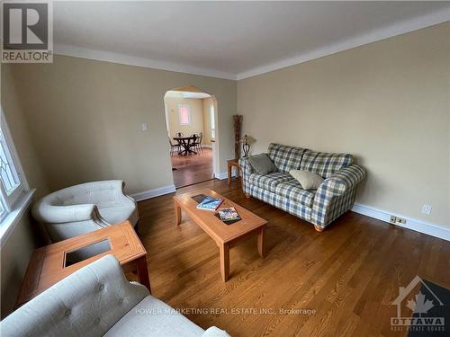 21 Perkins Street, Ottawa, ON - Indoor Photo Showing Living Room