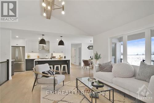 252 Trudeau Crescent, Russell, ON - Indoor Photo Showing Living Room