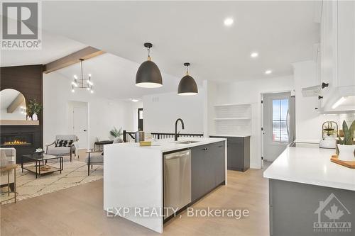 252 Trudeau Crescent, Russell, ON - Indoor Photo Showing Kitchen