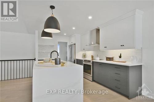 252 Trudeau Crescent, Russell, ON - Indoor Photo Showing Kitchen With Upgraded Kitchen