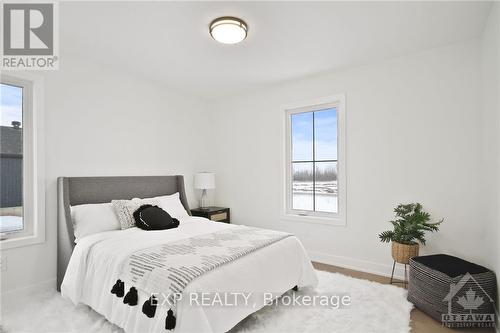 252 Trudeau Crescent, Russell, ON - Indoor Photo Showing Bedroom