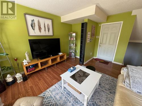 Room1 - 38B Beachell Street, Toronto, ON - Indoor Photo Showing Living Room