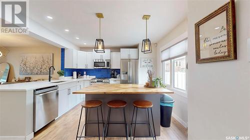 4021 Gordon Road, Regina, SK - Indoor Photo Showing Kitchen With Upgraded Kitchen