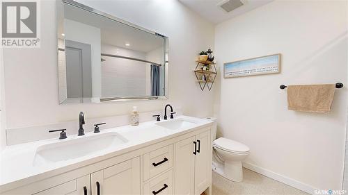 4021 Gordon Road, Regina, SK - Indoor Photo Showing Bathroom