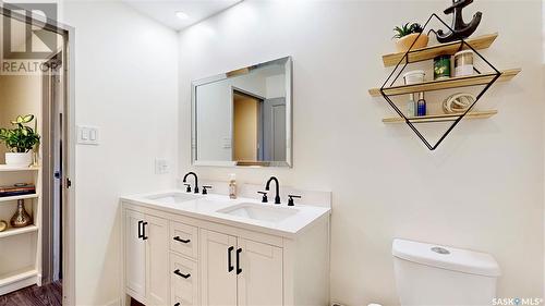 4021 Gordon Road, Regina, SK - Indoor Photo Showing Bathroom