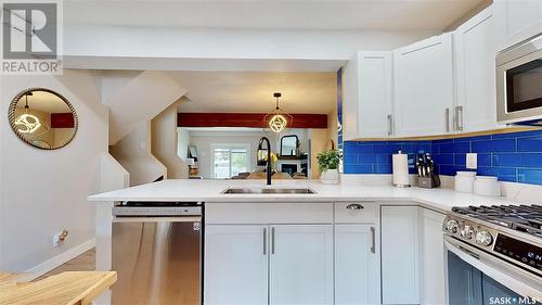 4021 Gordon Road, Regina, SK - Indoor Photo Showing Kitchen