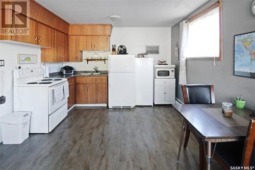 341 2Nd Avenue Se, Swift Current, SK - Indoor Photo Showing Kitchen