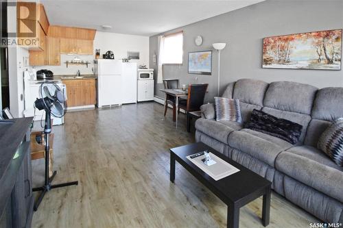 341 2Nd Avenue Se, Swift Current, SK - Indoor Photo Showing Living Room