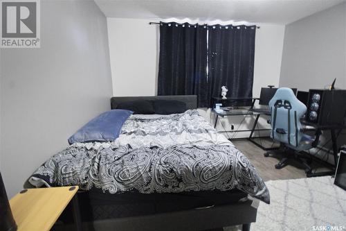 341 2Nd Avenue Se, Swift Current, SK - Indoor Photo Showing Bedroom