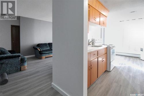 341 2Nd Avenue Se, Swift Current, SK - Indoor Photo Showing Kitchen