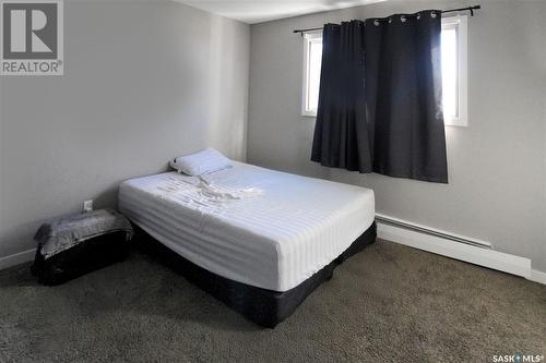 341 2Nd Avenue Se, Swift Current, SK - Indoor Photo Showing Bedroom