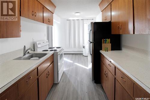 341 2Nd Avenue Se, Swift Current, SK - Indoor Photo Showing Kitchen