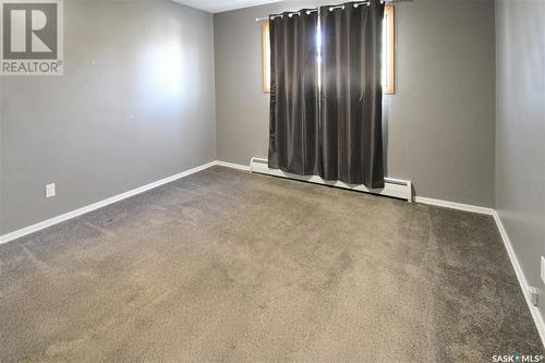 341 2Nd Avenue Se, Swift Current, SK - Indoor Photo Showing Other Room