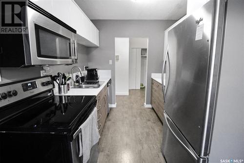 341 2Nd Avenue Se, Swift Current, SK - Indoor Photo Showing Kitchen