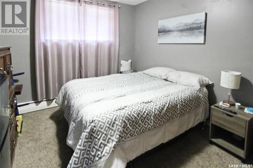 341 2Nd Avenue Se, Swift Current, SK - Indoor Photo Showing Bedroom