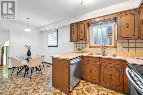 119 Albany Drive, Vaughan, ON - Indoor Photo Showing Kitchen With Double Sink