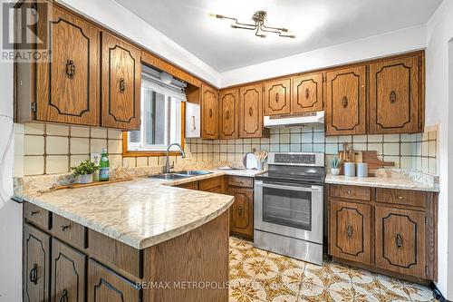 119 Albany Drive, Vaughan, ON - Indoor Photo Showing Kitchen With Double Sink