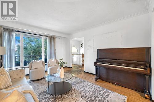 119 Albany Drive, Vaughan, ON - Indoor Photo Showing Living Room