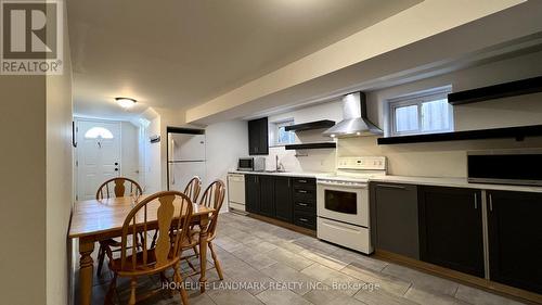 #1 - 2527 Kingsberry Crescent, Mississauga, ON - Indoor Photo Showing Kitchen