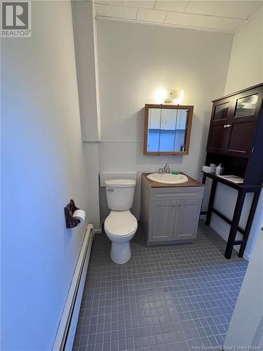 393 Adelaide Street, Dalhousie, NB - Indoor Photo Showing Bathroom