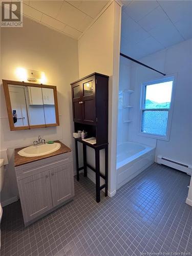 393 Adelaide Street, Dalhousie, NB - Indoor Photo Showing Bathroom