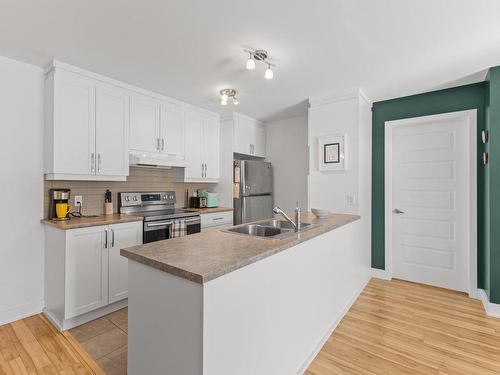 Cuisine - 205-2205 Ch. D'Oka, Deux-Montagnes, QC - Indoor Photo Showing Kitchen With Double Sink