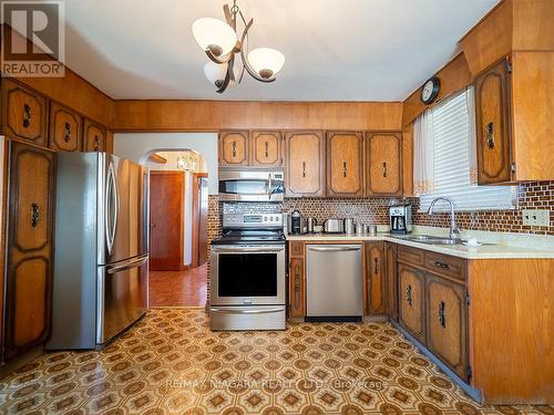 53 Oak Street, Port Colborne, ON - Indoor Photo Showing Kitchen With Double Sink