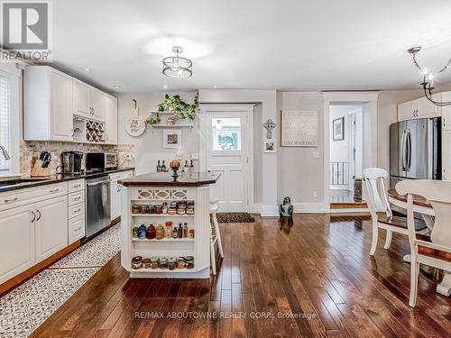 21 Badenoch Street, Puslinch, ON - Indoor Photo Showing Kitchen