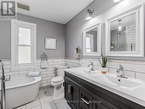 21 Badenoch Street, Puslinch, ON - Indoor Photo Showing Bathroom