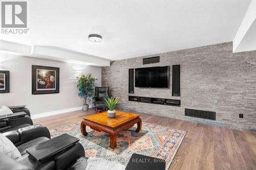 1340 Brant County Hwy 54, Haldimand, ON - Indoor Photo Showing Living Room