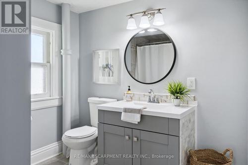 2 Francis Street, Cambridge, ON - Indoor Photo Showing Bathroom