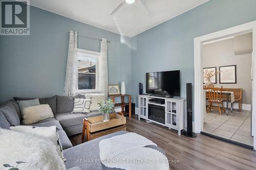 2 Francis Street, Cambridge, ON - Indoor Photo Showing Living Room