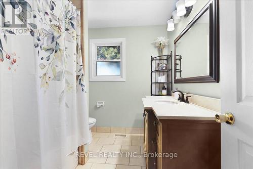 8 - 122 Lakeshore Road, St. Catharines, ON - Indoor Photo Showing Bathroom