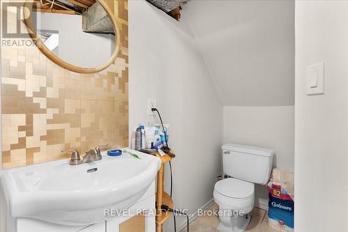 8 - 122 Lakeshore Road, St. Catharines, ON - Indoor Photo Showing Bathroom