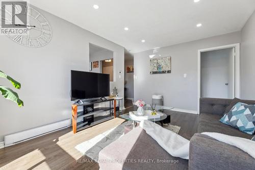 49 - 1300 Oxford Street, Oshawa, ON - Indoor Photo Showing Living Room