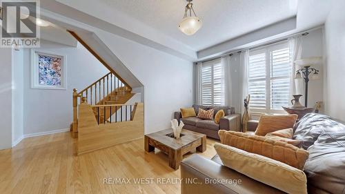 12 Winkler Terrace, Toronto, ON - Indoor Photo Showing Living Room