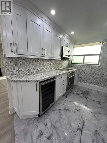 1006 - 100 Wingarden Court, Toronto, ON - Indoor Photo Showing Kitchen