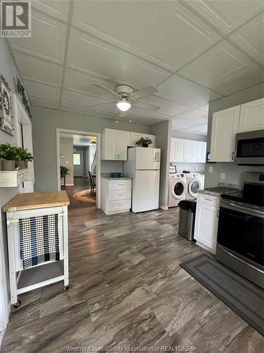 1009 East West Road, Pelee Island, ON - Indoor Photo Showing Kitchen