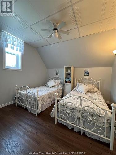 1009 East West Road, Pelee Island, ON - Indoor Photo Showing Bedroom