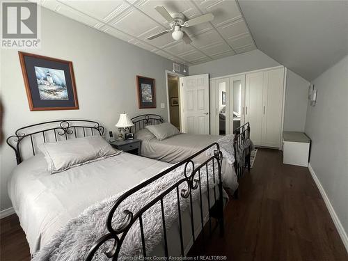 1009 East West Road, Pelee Island, ON - Indoor Photo Showing Bedroom