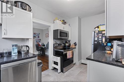 922-924 Church Street, Windsor, ON - Indoor Photo Showing Kitchen