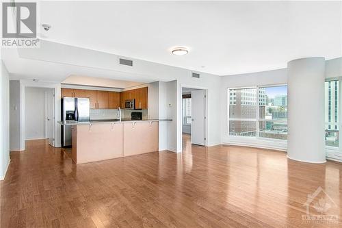 200 Rideau Street Unit#904, Ottawa, ON - Indoor Photo Showing Kitchen