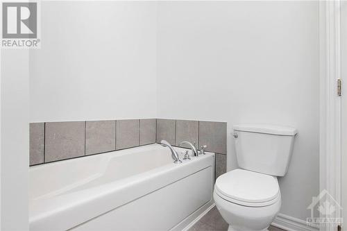 En-suite Bathroom - 200 Rideau Street Unit#904, Ottawa, ON - Indoor Photo Showing Bathroom