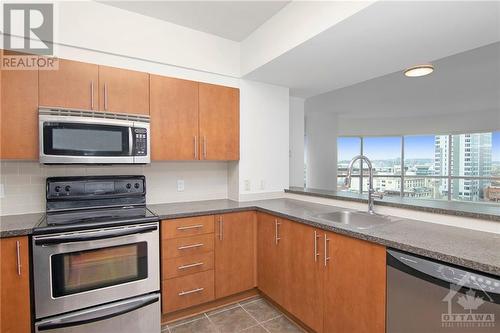 200 Rideau Street Unit#904, Ottawa, ON - Indoor Photo Showing Kitchen