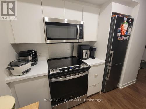 825 - 30 Tretti Way, Toronto, ON - Indoor Photo Showing Kitchen