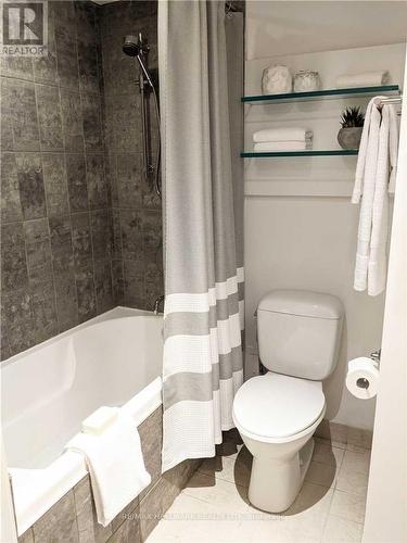 905 - 55 Stewart Street, Toronto, ON - Indoor Photo Showing Bathroom