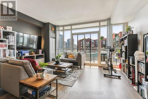 906 - 775 King Street, Toronto, ON - Indoor Photo Showing Living Room